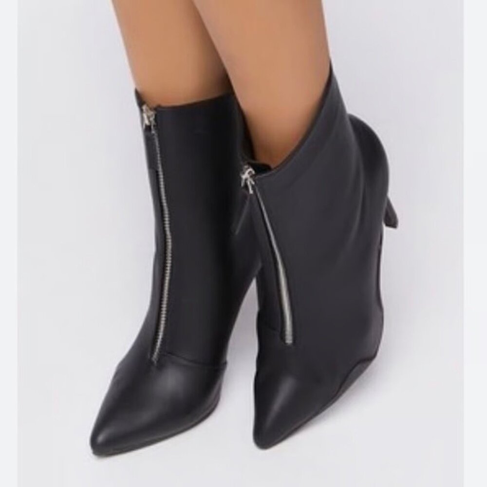 Black pointed toe boots